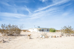 Beach - That Desert House - Hot Tub, Privacy & Desert Views! 3 Bedroom Home by RedAwning (Twentynine Palms)