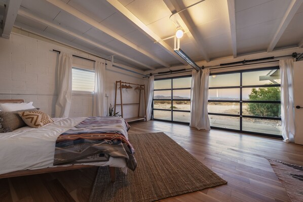 House, 3 Bedrooms | 3 bedrooms, individually decorated, individually furnished, free WiFi - That Desert House - Hot Tub, Privacy & Desert Views! 3 Bedroom Home by RedAwning (Twentynine Palms)