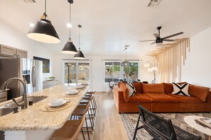 Hus, 4 soverom | Eget kjøkken | Kjøleskap, ovn og kaffetrakter/tekoker