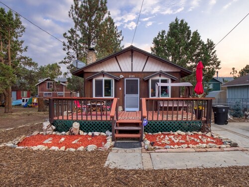 The Little Cabin That Could - Get Cozy In Big Bear 2 Bedroom Home by Redawning