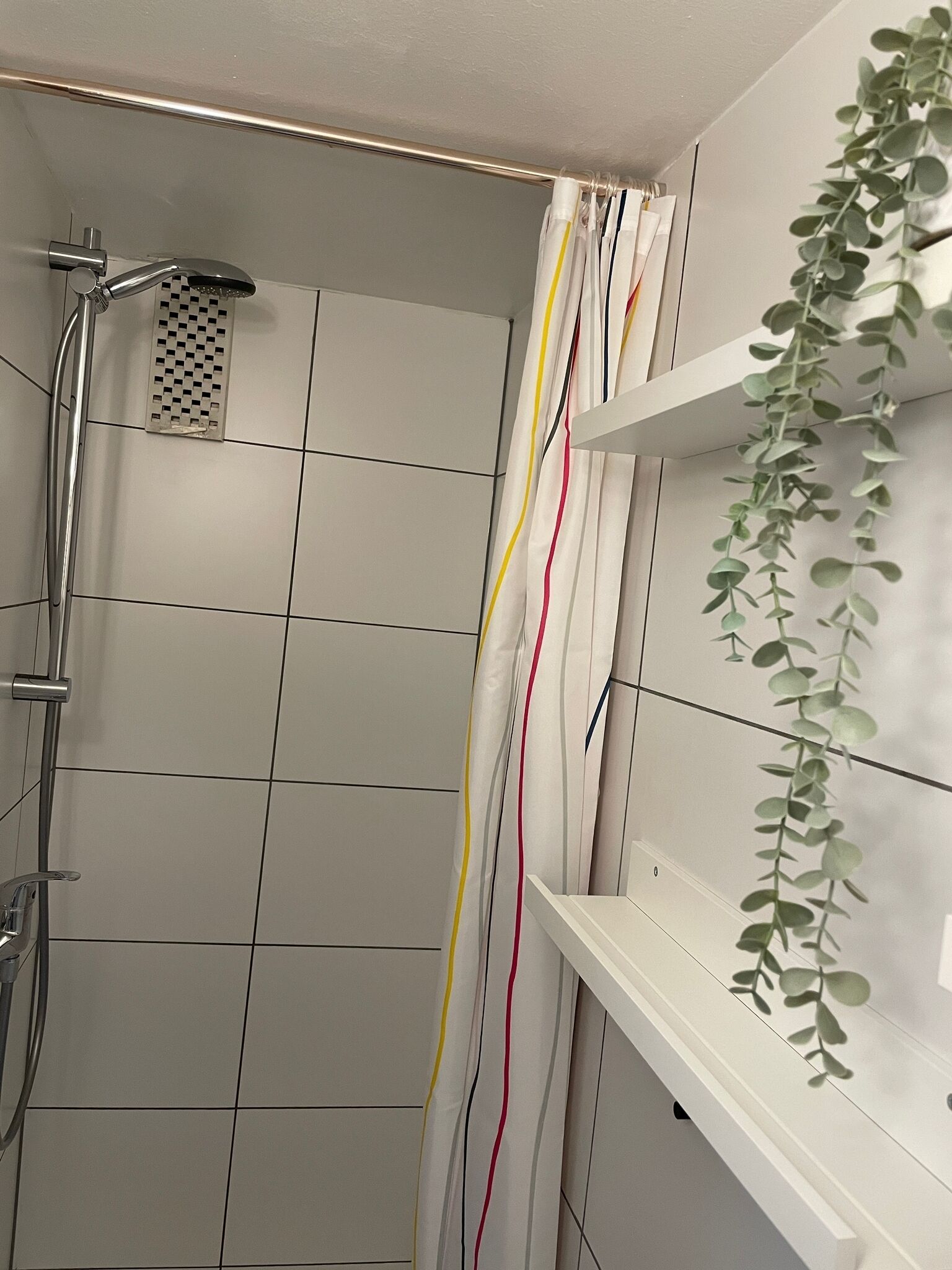 Dusche, Handtücher, Seife, Toilettenpapier