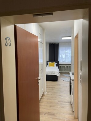 1 slaapkamer, een strijkplank/strijkijzer, gratis wifi, beddengoed