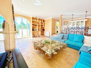 TV, fireplace - Villa Oceana a grand, remarkably beautiful luxurious villa (Ametlla de Mar)