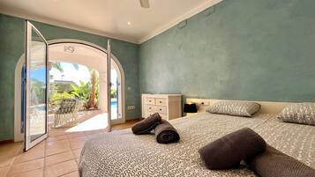 6 slaapkamers, een strijkplank/strijkijzer, gratis wifi