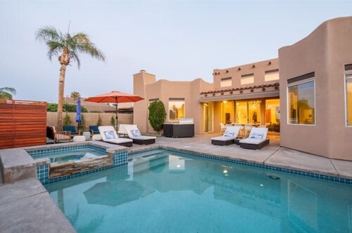 SANTA FE MODERN 5BED/3BA WITH POOL/SPA & MTN VIEWS