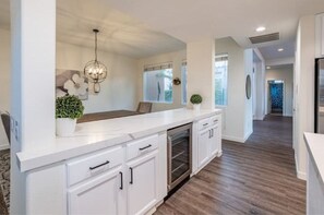 Interior - SANTA FE MODERN 5BED/3BA WITH POOL/SPA & MTN VIEWS (Bermuda Dunes)