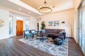 Smart TV, fireplace, video games, table tennis - SANTA FE MODERN 5BED/3BA WITH POOL/SPA & MTN VIEWS (Bermuda Dunes)