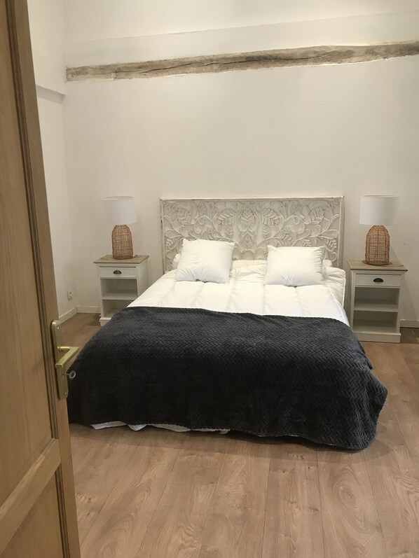 2 bedrooms, iron/ironing board, WiFi, bed sheets - Renovated house with garage and 300 M2 of land, (Condé-sur-Sarthe)