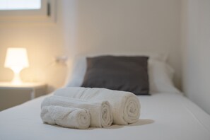 2 dormitorios, tabla de planchar con plancha, wifi gratis y ropa de cama