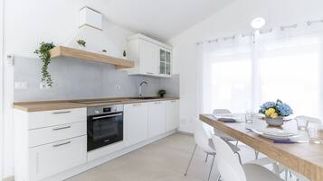 Réfrigérateur, four, plaque de cuisson, lave-vaisselle