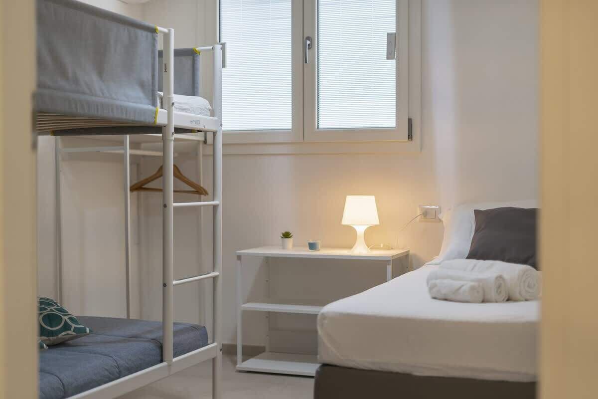 2 slaapkamers, een strijkplank/strijkijzer, gratis wifi, beddengoed