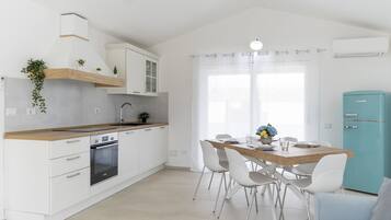 Frigorifero, forno, piano cottura, lavastoviglie