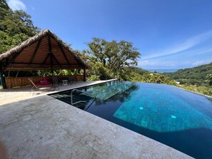 Utomhuspool