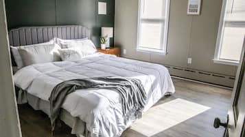4 bedrooms, desk, free WiFi, bed sheets