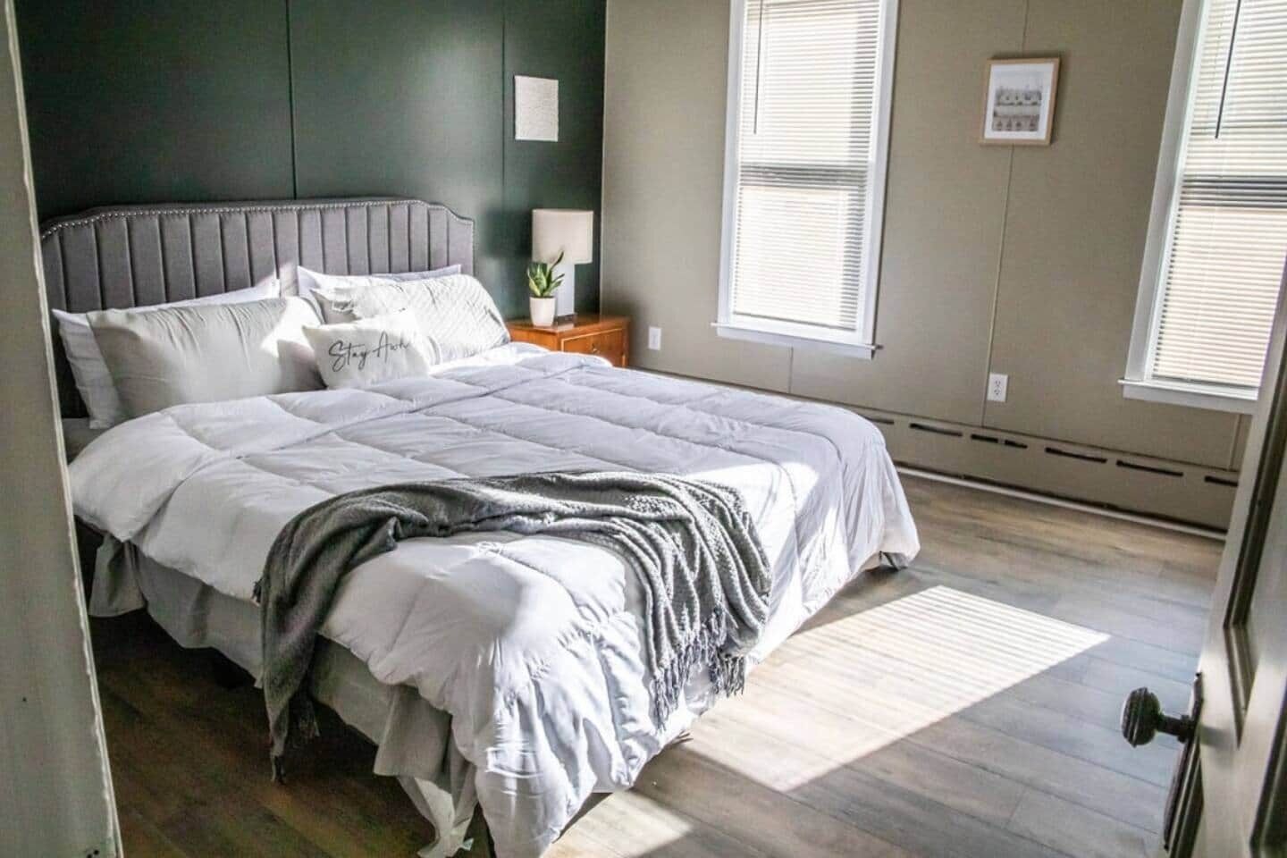 4 makuuhuonetta, työpöytä, silitysrauta/-lauta, ilmainen Wi-Fi