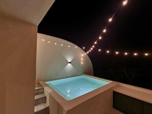 Tina de hidromasaje al aire libre