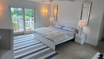 4 bedrooms, in-room safe, desk, iron/ironing board