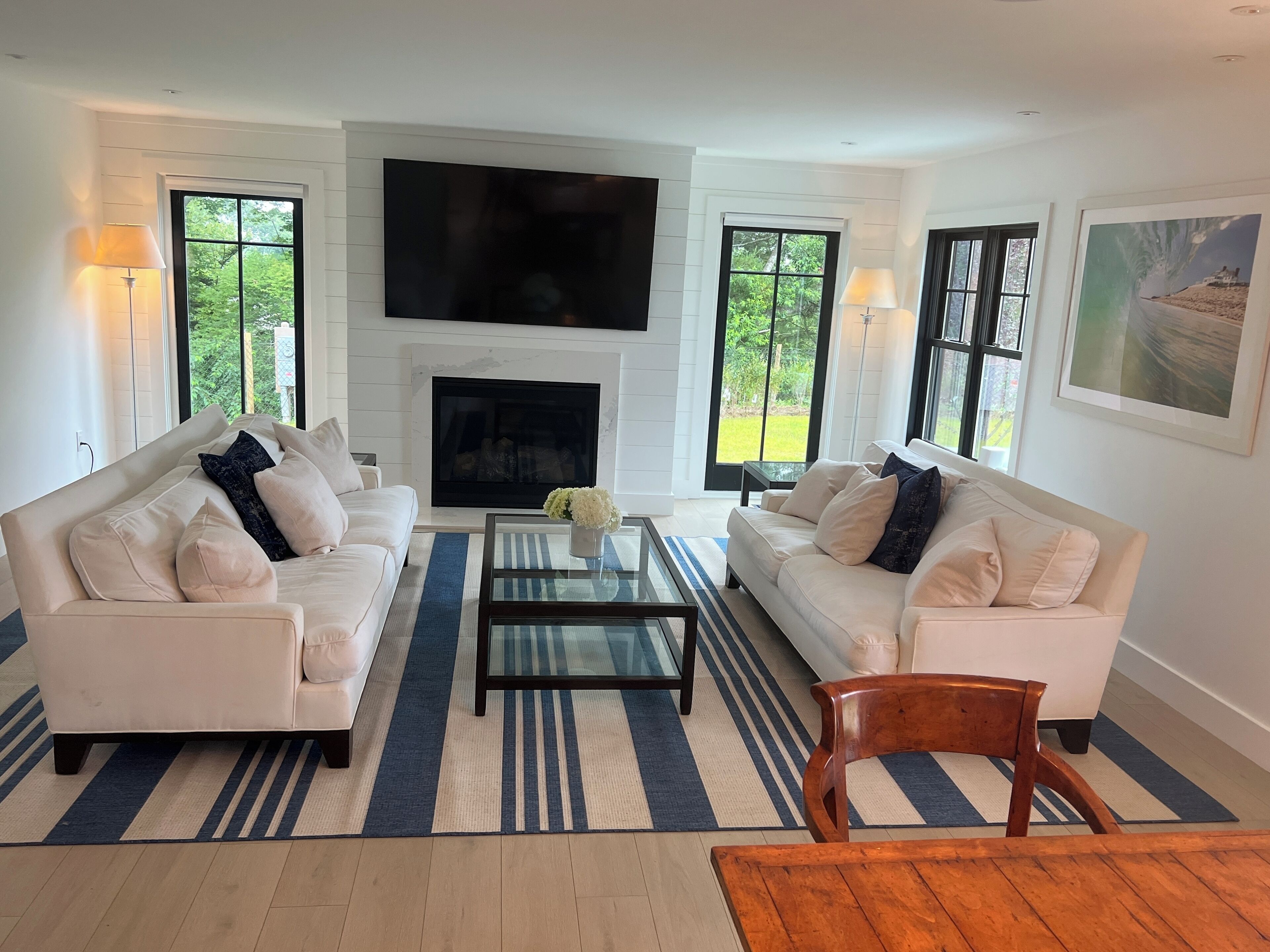 Smart TV, fireplace, table tennis, stereo