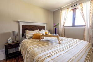 4 Schlafzimmer, Schreibtisch, Bügeleisen/Bügelbrett, Reisekinderbett