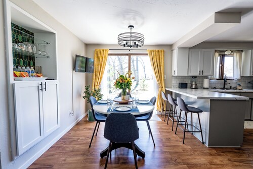 Packerland 3 Bedroom 2 Bath Near Lambeau/Airport