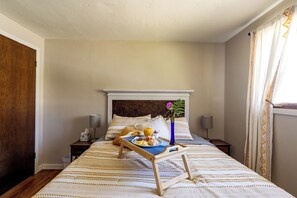 4 bedrooms, desk, iron/ironing board, travel cot