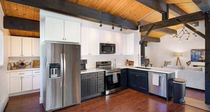 Hot Tub, Deck BBQ, & Kids' Bunk Room – Perfect Family Getaway Tahoe Cabin