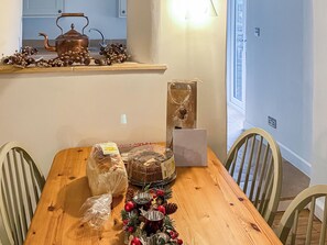 Dining - 3 bedroom accommodation in Uley, near Dursley (Uley, near Dursley)