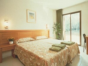 1 bedroom, internet, bed sheets