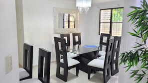 Basic-Apartment | Eigene Küche | Großer Kühlschrank, Mikrowelle, Ofen, Herdplatte