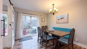 Dining - Fiddlers Green - Tragically Hip themed cottage (Bayfield)