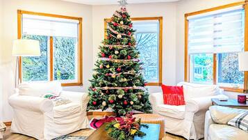 Smart TV, caminetto, Netflix, tavolo da calcetto