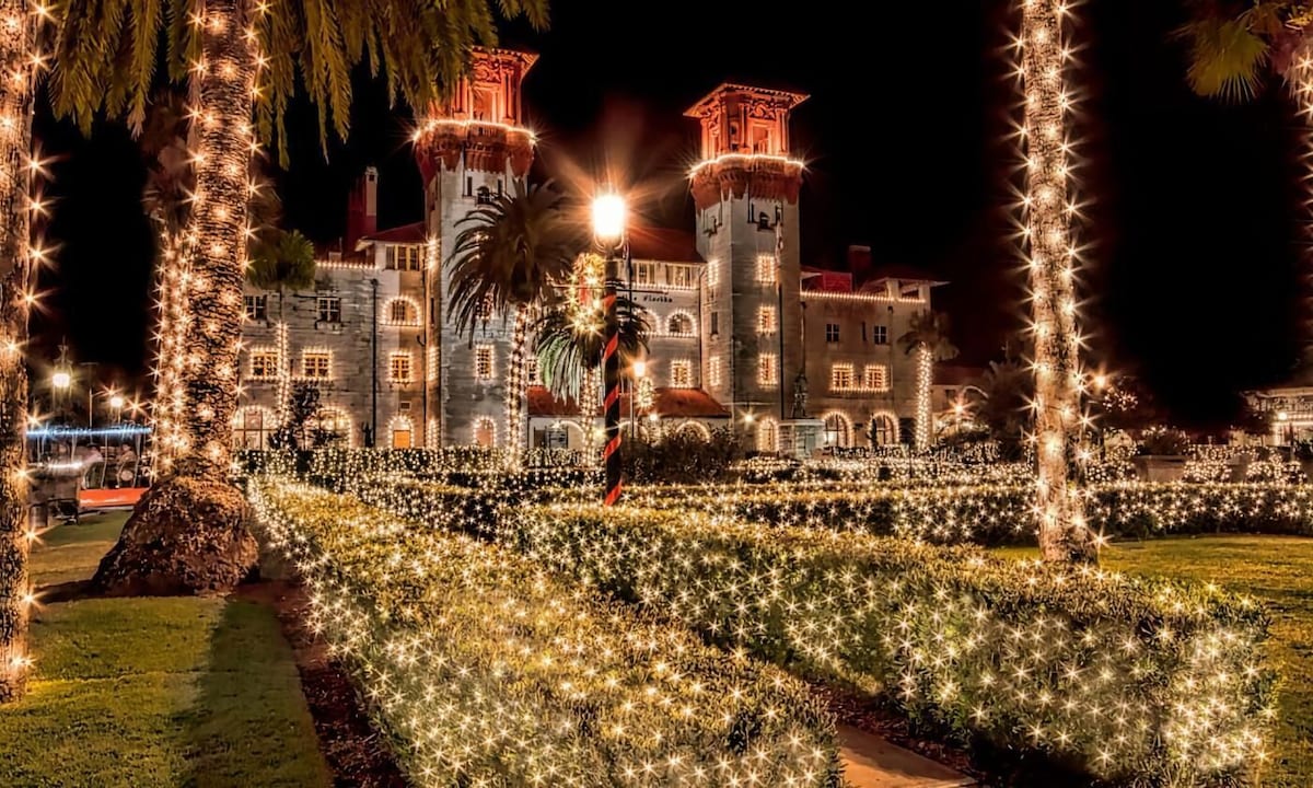 Photo 62 of Unbeatable Location! Night of Lights FREE Parking