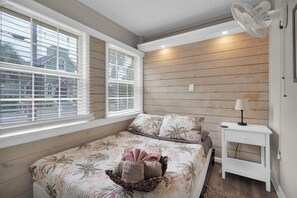 4 bedrooms, desk, iron/ironing board, travel crib