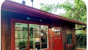 Exterior detail - Willow Cottage in the trees in West Sedona (Sedona)