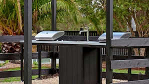 BBQ/picnic area - River Drive Motel (Tarwin Lower)