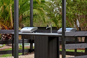 BBQ/picnic Area - River Drive Motel (Tarwin Lower)