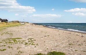 Tæt på stranden, fiskeri
