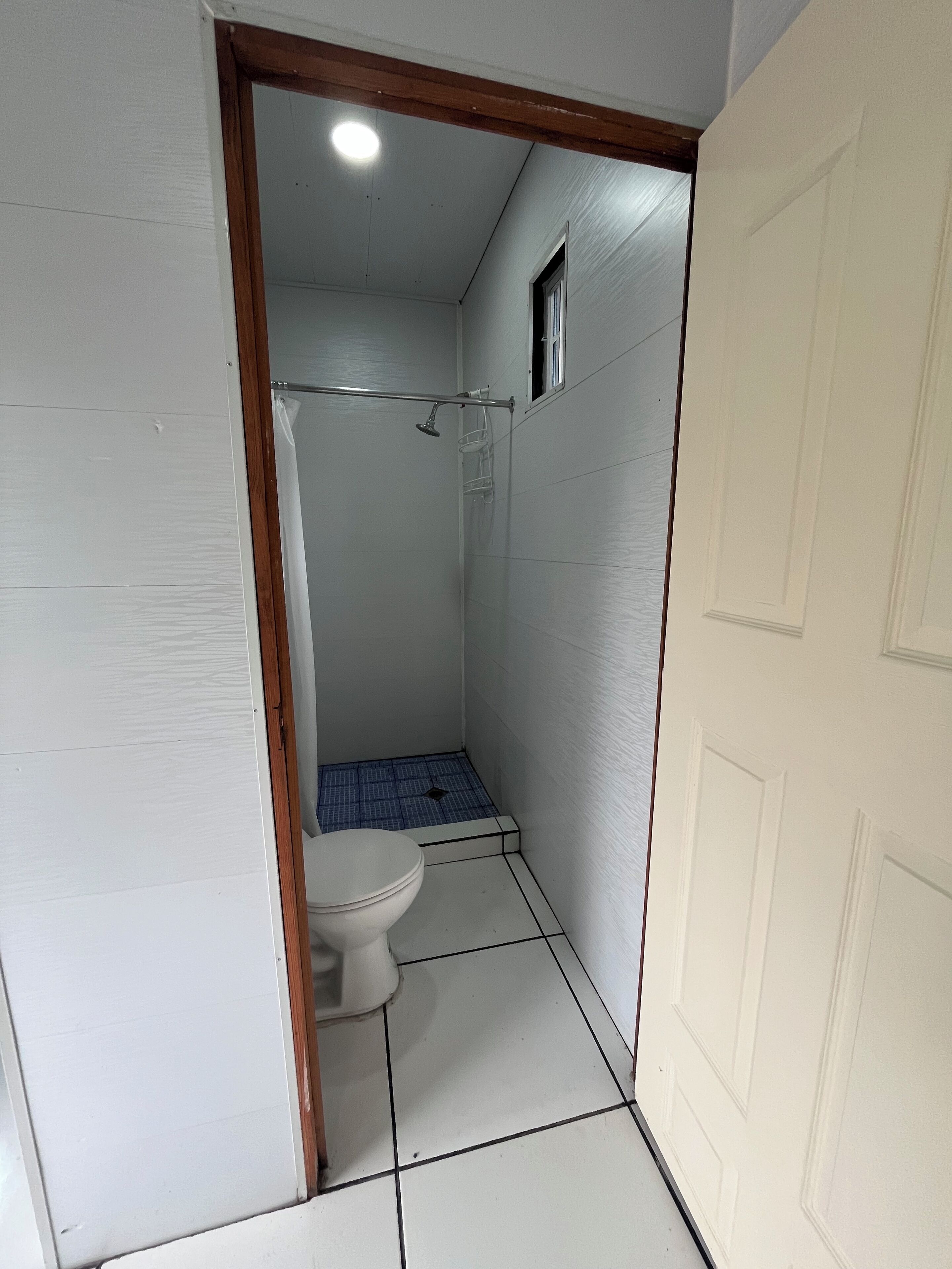 Handtücher, Seife, Shampoo, Toilettenpapier