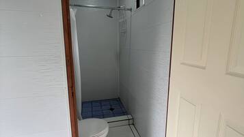 Handtücher, Seife, Shampoo, Toilettenpapier