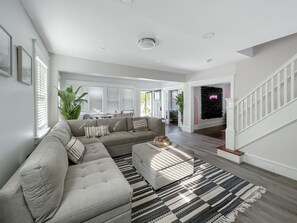 Smart TV - Modern Lux House Located Near Casinos with Free Parking (Atlantic City)