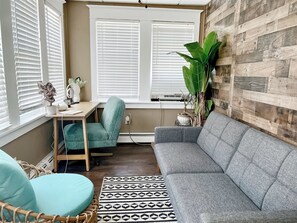 Smart TV - Modern Lux House Located Near Casinos with Free Parking (Atlantic City)