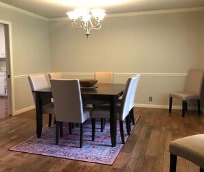 Dining - Country Farmhouse close to Nashville (Goodlettsville)