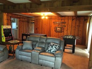 Smart TV, table football, ping pong, books - Country Farmhouse close to Nashville (Goodlettsville)