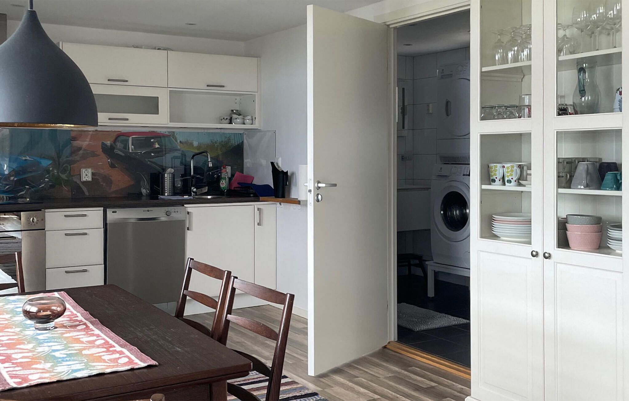 Geladeira, micro-ondas, cooktop, lava-louças