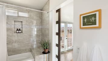 Maison, 2 chambres | Salle de bain | Serviettes fournies