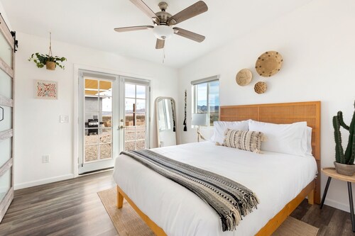 Mojave Ranch - Hot Tub, Fire Pit, Dark Skies And Desert Views! 2 Bedroom Home by RedAwning