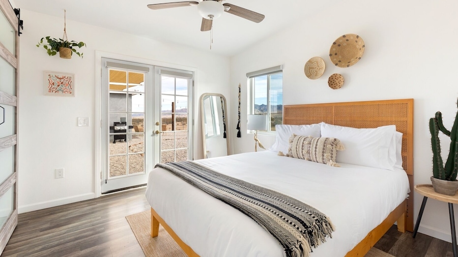 Mojave Ranch - Hot Tub, Fire Pit, Dark Skies And Desert Views! 2 Bedroom Home by RedAwning