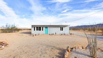 House, 2 Bedrooms | Exterior