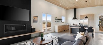 沙漠山脊 - 热水浴缸，火坑，烧烤，户外淋浴和令人难以置信的2卧室家由RedAwning提供