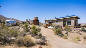 House, 2 Bedrooms | Exterior